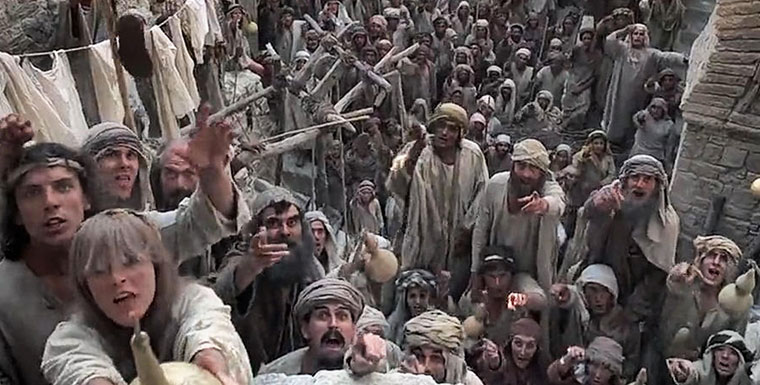 A Brian élete c. filmből jelenet, amikor a tömeg azt skandálja: Mi mind egyéniségek vagyunk!