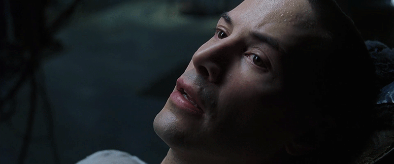 A Mátrix c. filmből jelenet, amikor Neo agyába feltöltik a kung-fu tudását